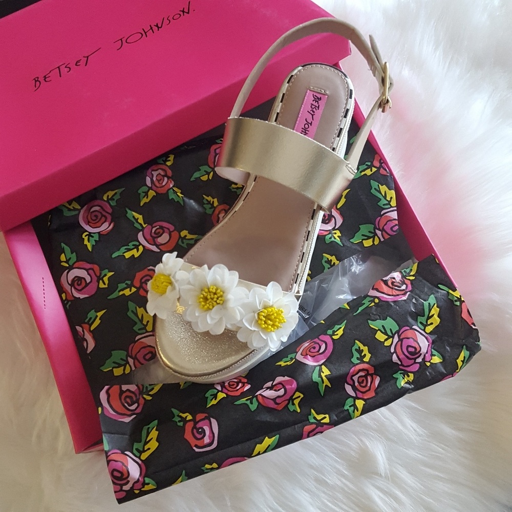 HP!!!! ✨BETSY JOHNSON SHOES!! HP - Picture 7 of 7